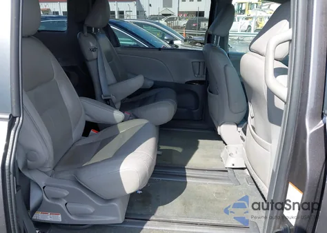 2015 Toyota Sienna Xle 8 Passenger из США, поврежденный, VIN 5TDYK3DC3FS542203
